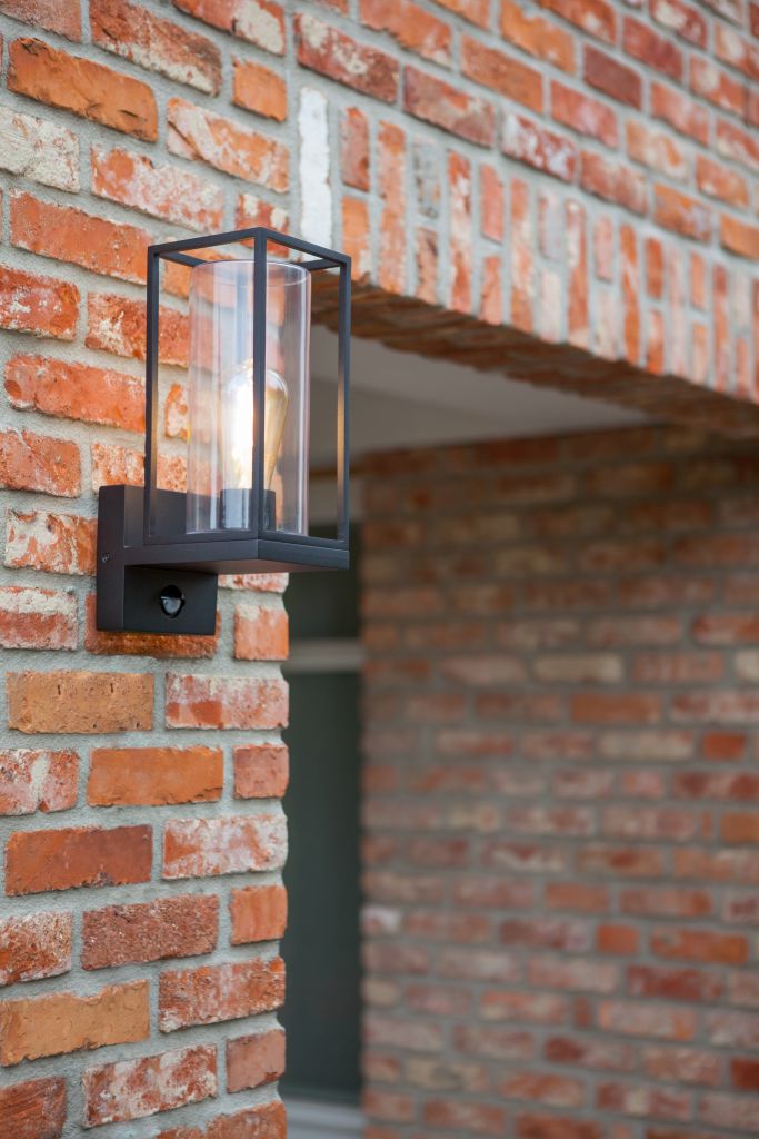 Moderne buitenlamp FLAIR up met bewegingsmelder IP44 | Zwart