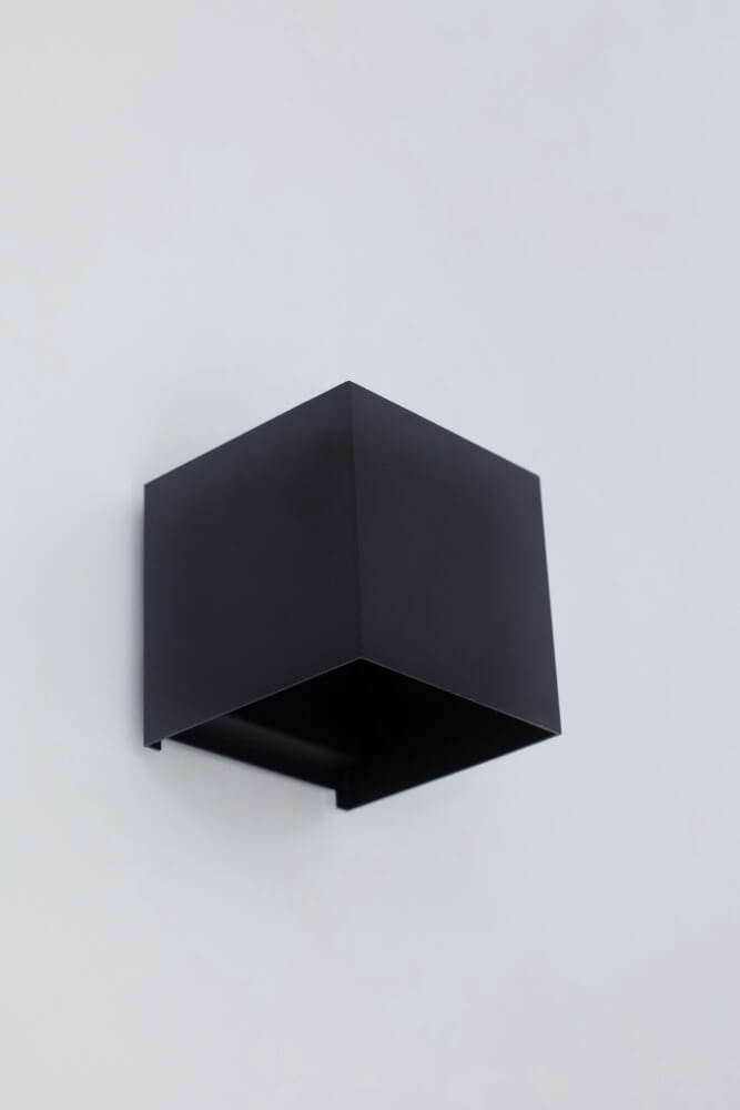 Strakke wandlamp CUBIC LED 10 x 10 cm | Zwart