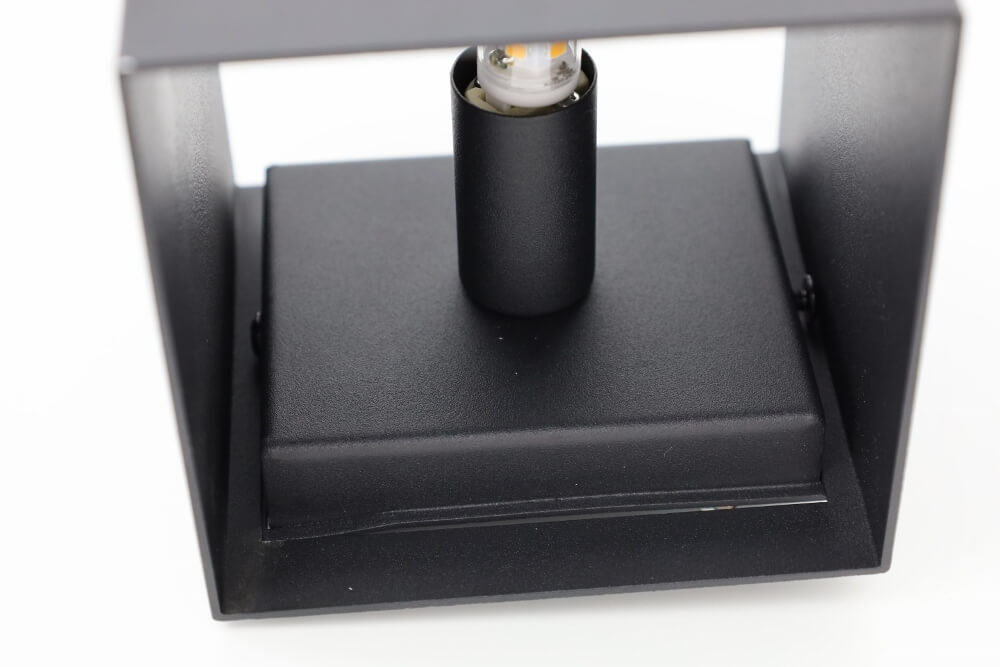 Strakke wandlamp CUBIC LED 10 x 10 cm | Zwart