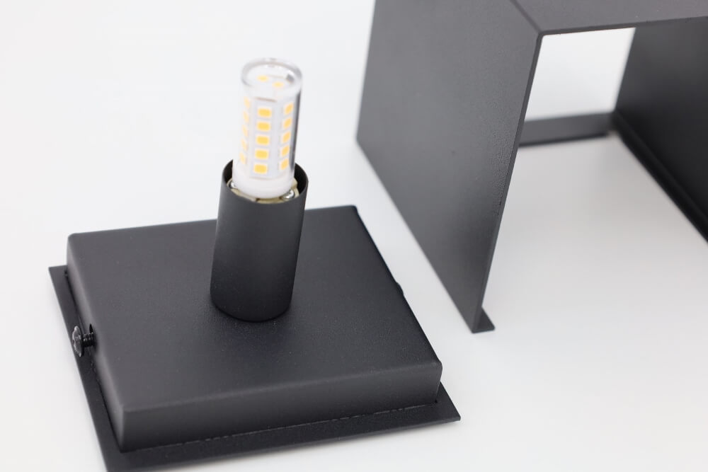 Strakke wandlamp CUBIC LED 10 x 10 cm | Zwart