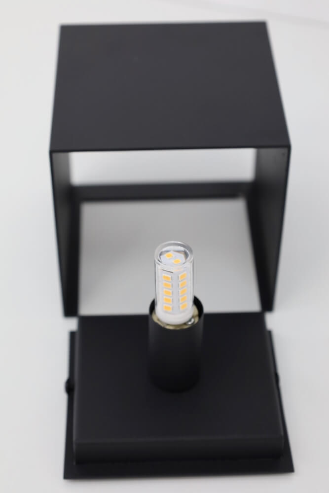 Strakke wandlamp CUBIC LED 10 x 10 cm | Zwart