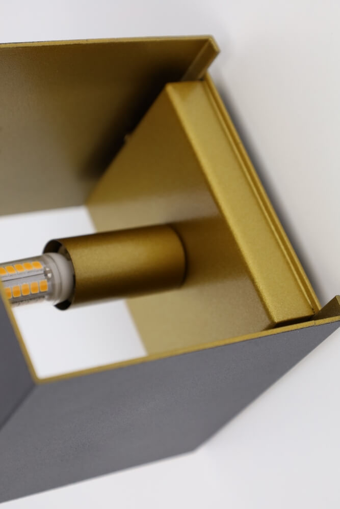 Strakke wandlamp CUBIC LED 10 x 10 cm | Zwart / Goud
