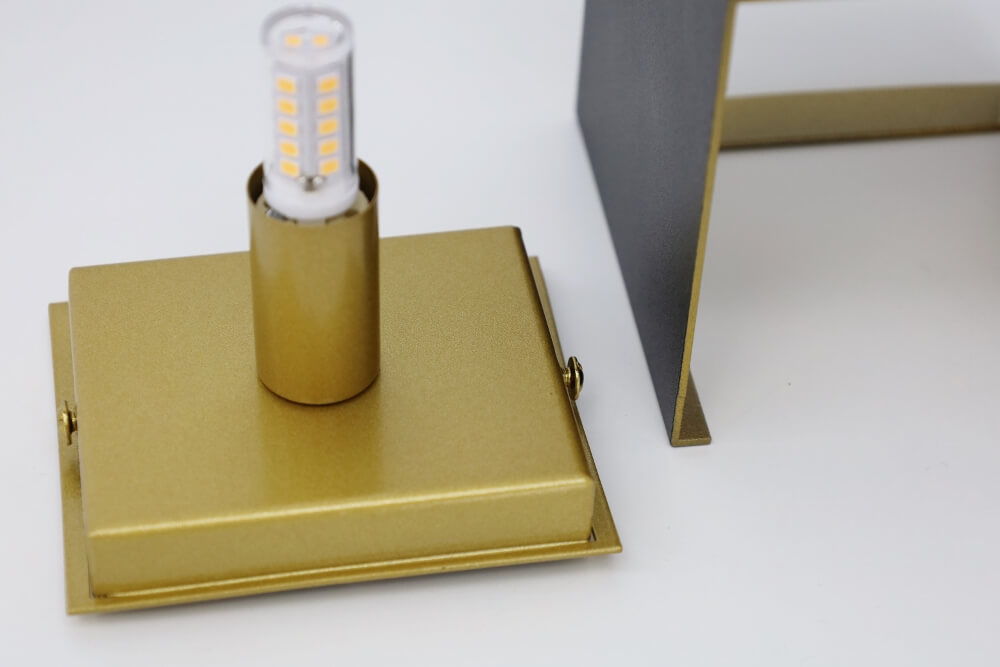 Strakke wandlamp CUBIC LED 10 x 10 cm | Zwart / Goud