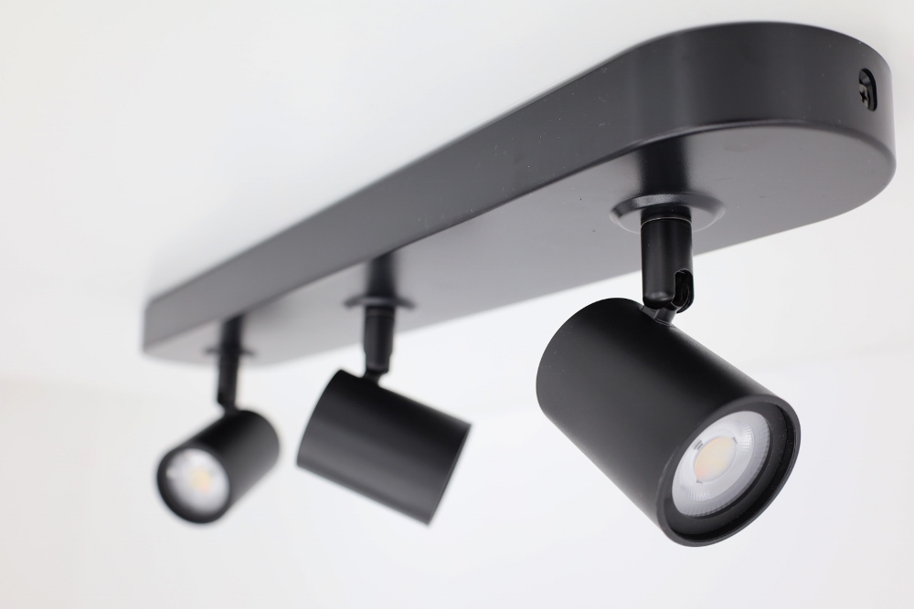 Strakke dimbare zwarte opbouwspot BRIGHT DIMTONE | 3-lichts balk