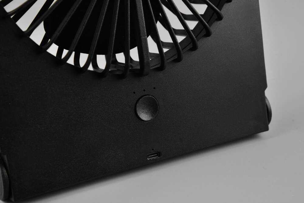 Zwarte tafelventilator BRIZZY oplaadbaar / draadloos | 3 snelheden