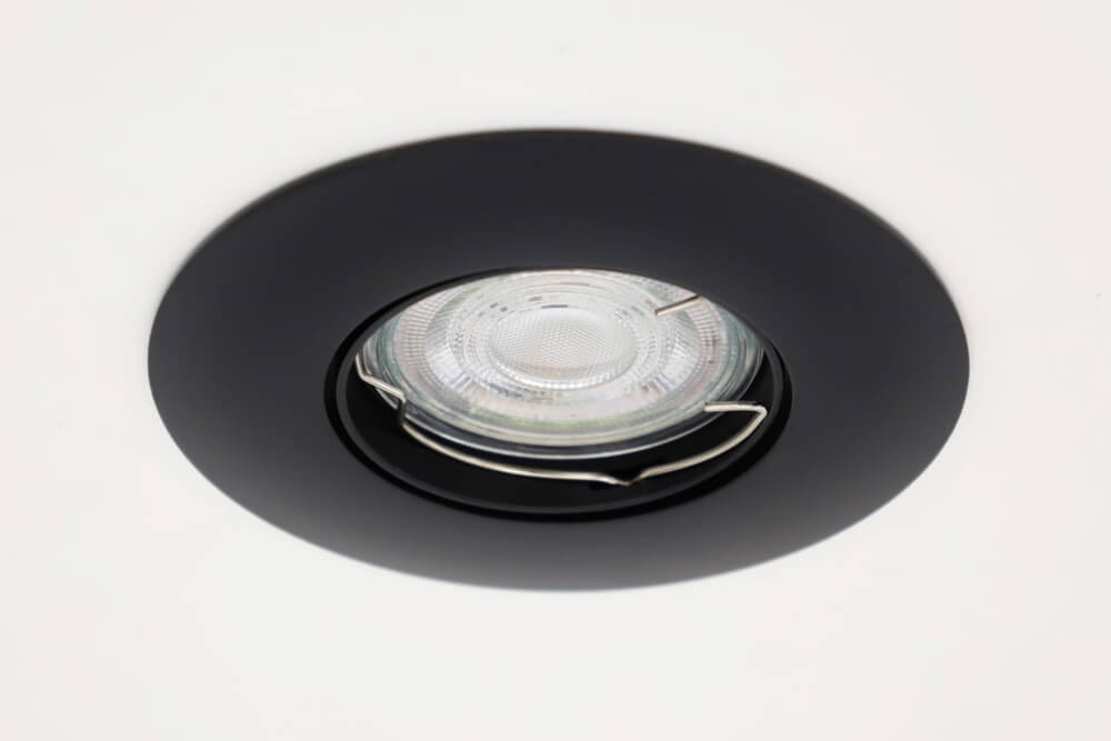 Zwarte inbouwspot CLASSIC met brede rand | 9,5 cm