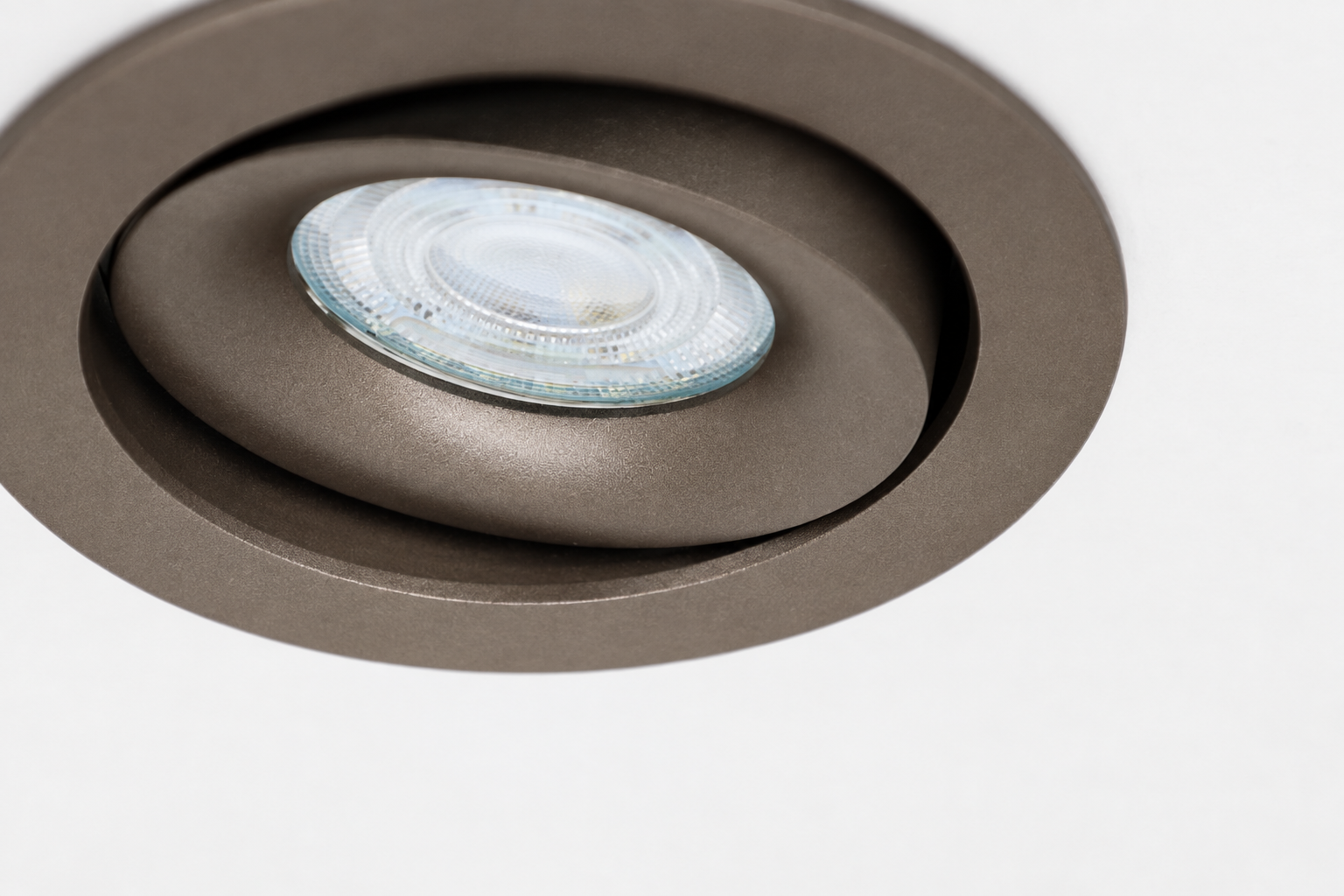 Elegante ronde inbouwspot SMOOTH kantelbaar 9,2 cm | Mokkabruin