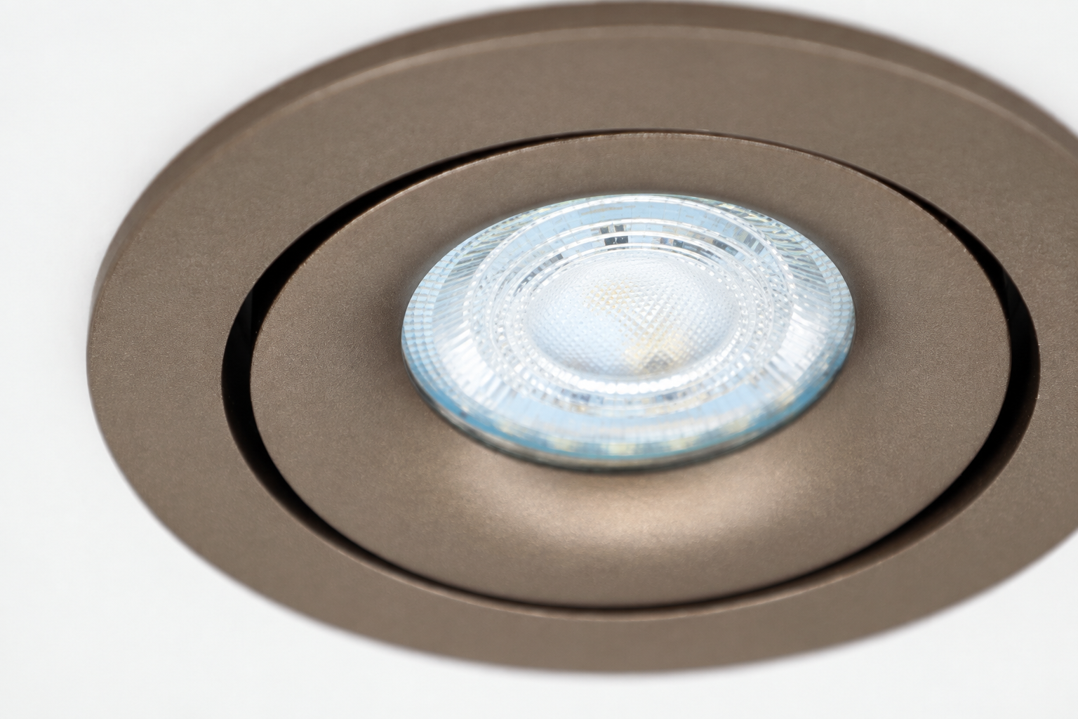 Elegante ronde inbouwspot SMOOTH kantelbaar 9,2 cm | Mokkabruin