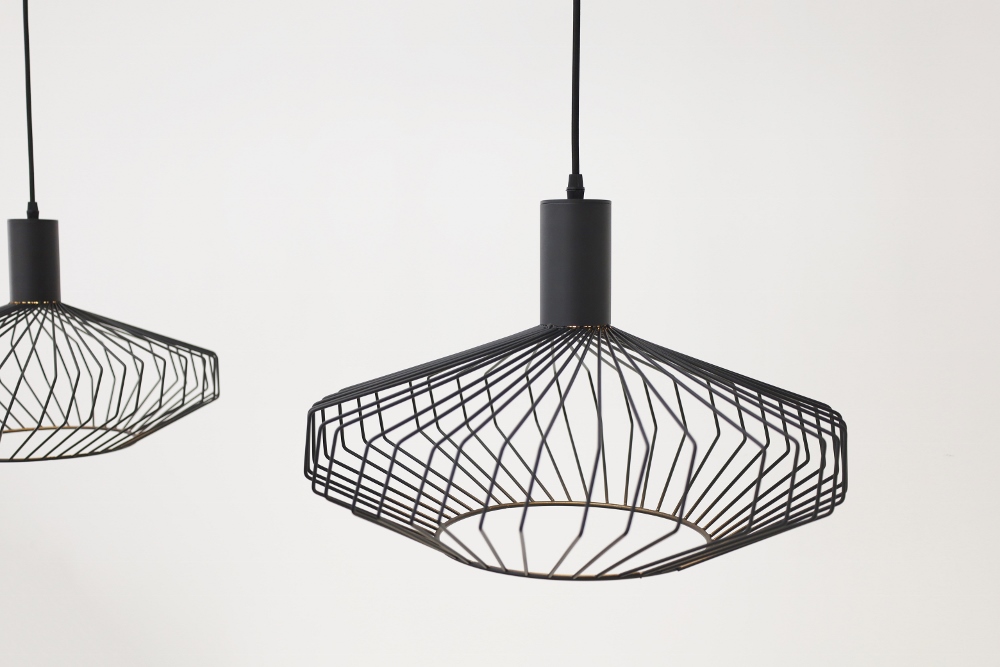 Speels ontworpen zwarte hanglamp WIRE | 2x Ø 45 cm