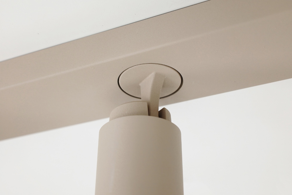 Stijlvolle opbouwspot ATTIRA 3-lichts balk GU10 | Creme / Zand