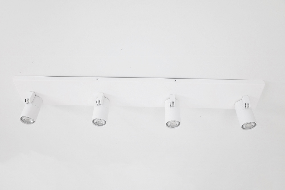 Minimalistische opbouwspot PETITE 4-lichts balk GU10 | Wit