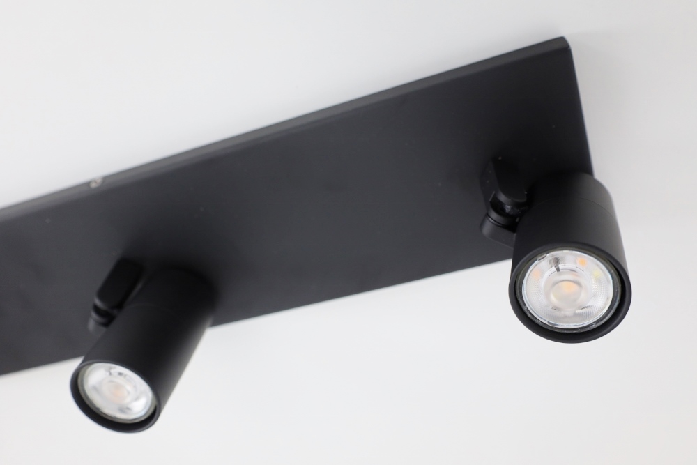 Minimalistische opbouwspot PETITE 4-lichts balk GU10 | Zwart