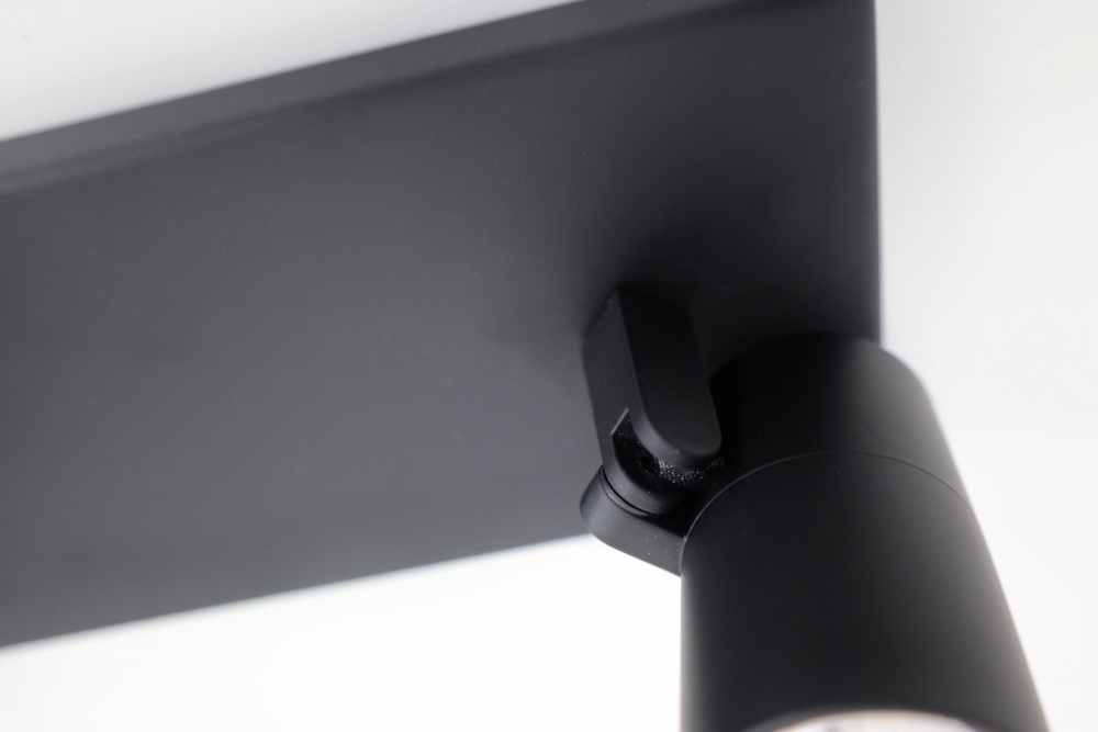 Minimalistische opbouwspot PETITE 4-lichts balk GU10 | Zwart