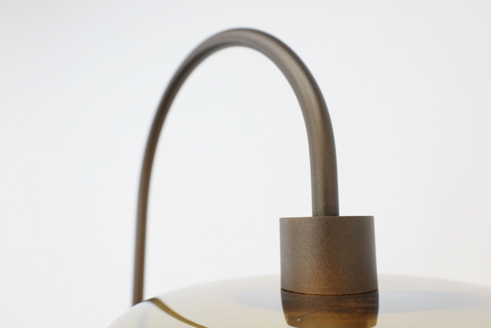 Sierlijke vormgegeven vloerlamp GENUA | Cacaobruin / amber