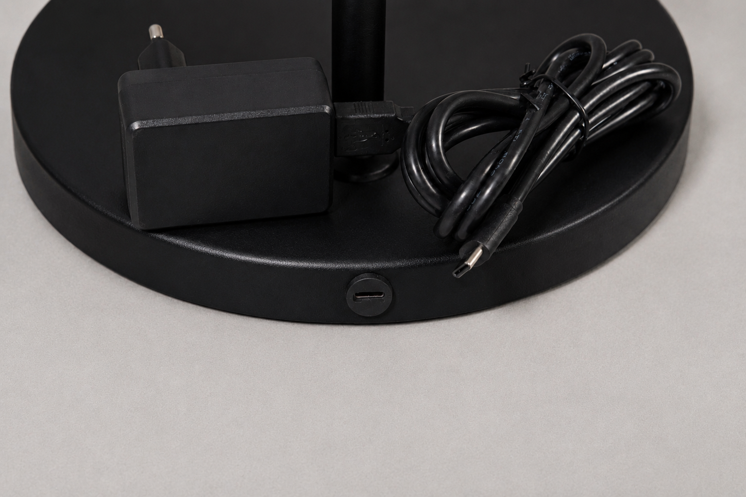 Oplaadbare tafellamp DUUK | Zwart