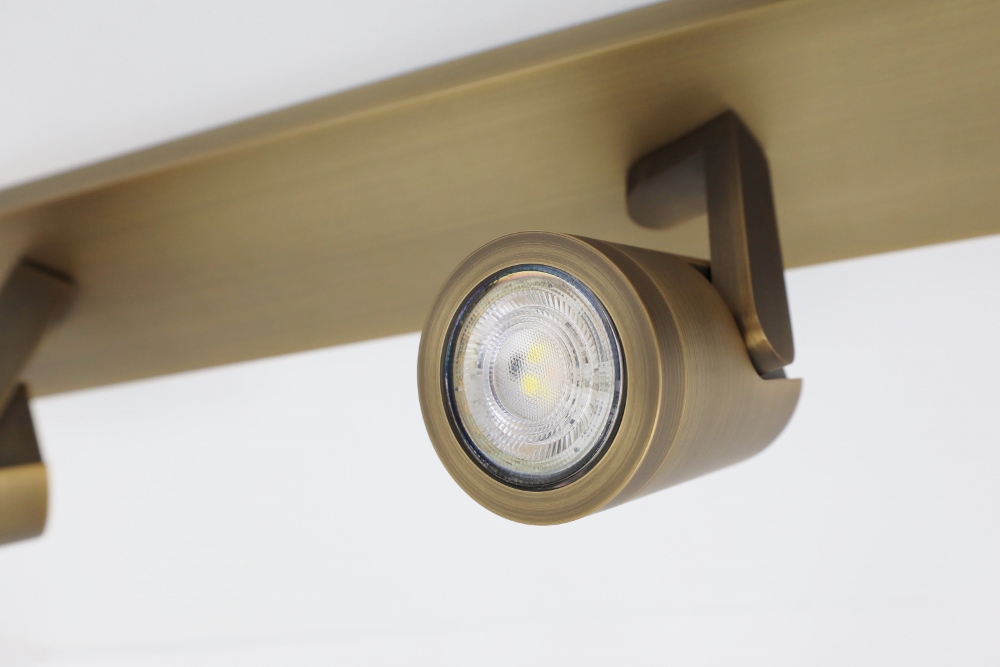 Stijlvolle strakke 4-lichts opbouwspot SCOOP balk | Brons