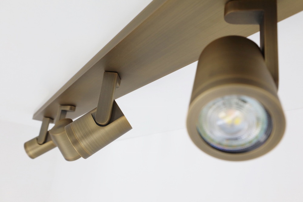 Stijlvolle strakke 4-lichts opbouwspot SCOOP balk | Brons
