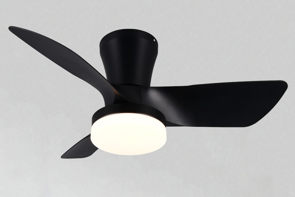 Strakke plafondventilator SVANVIK zwart Ø 76 cm met lamp | 6 snelheden