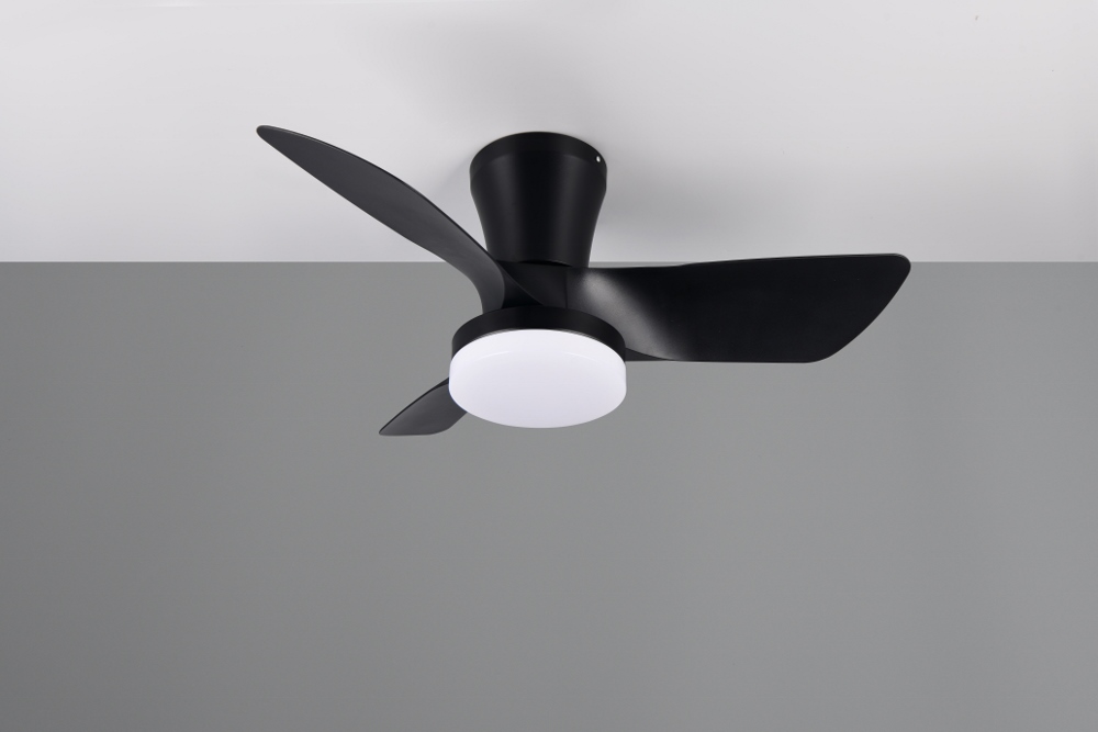 Strakke plafondventilator SVANVIK zwart Ø 76 cm met lamp | 6 snelheden