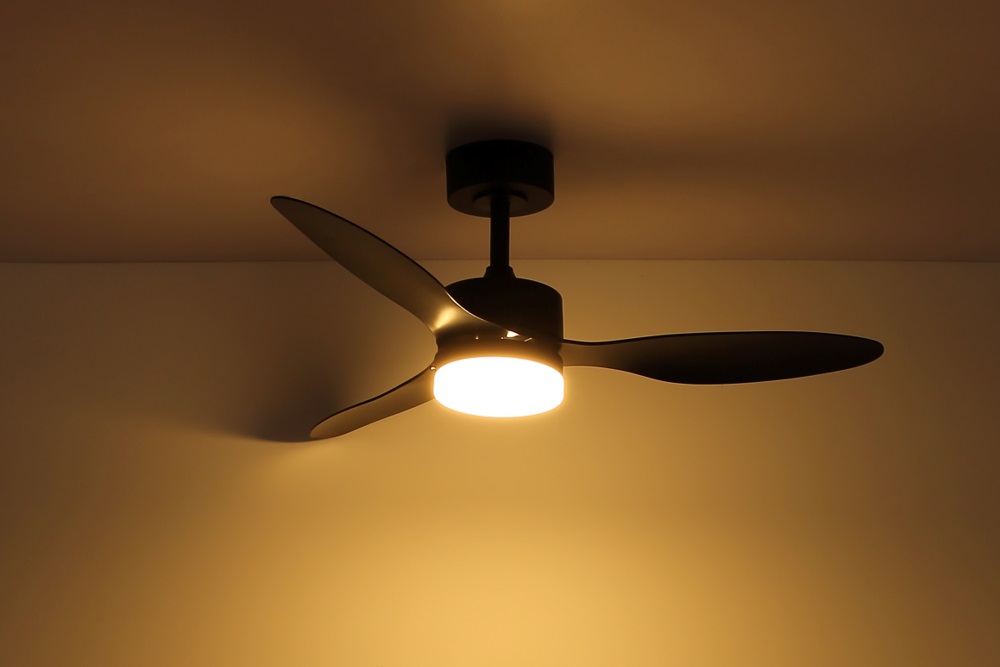 Strakke plafondventilator BORGUND zwart &Oslash; 106 cm met lamp | 6 snelheden