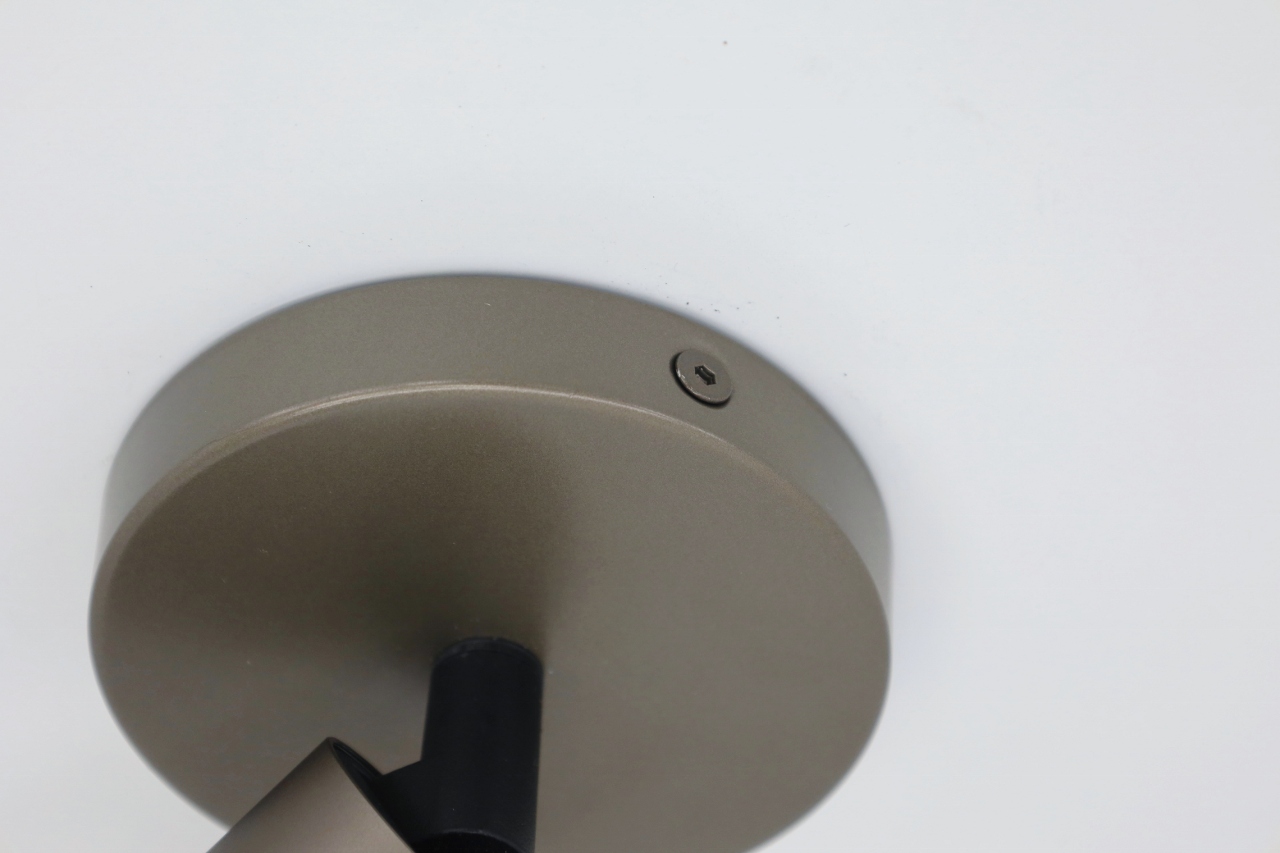 Strakke opbouwspot CHIRA 1-lichts | Brons