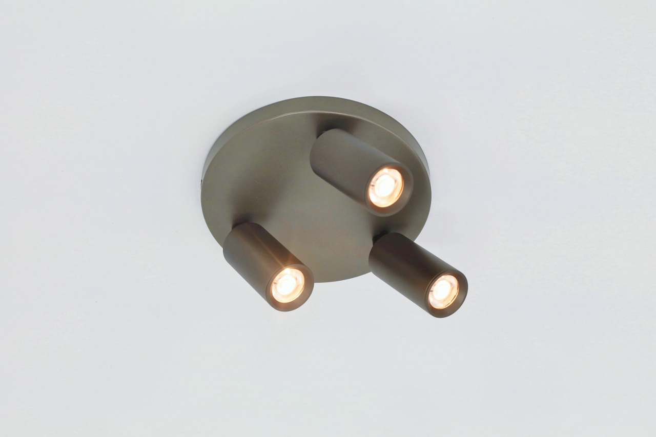 Strakke opbouwspot CHIRA 3-lichts | Brons