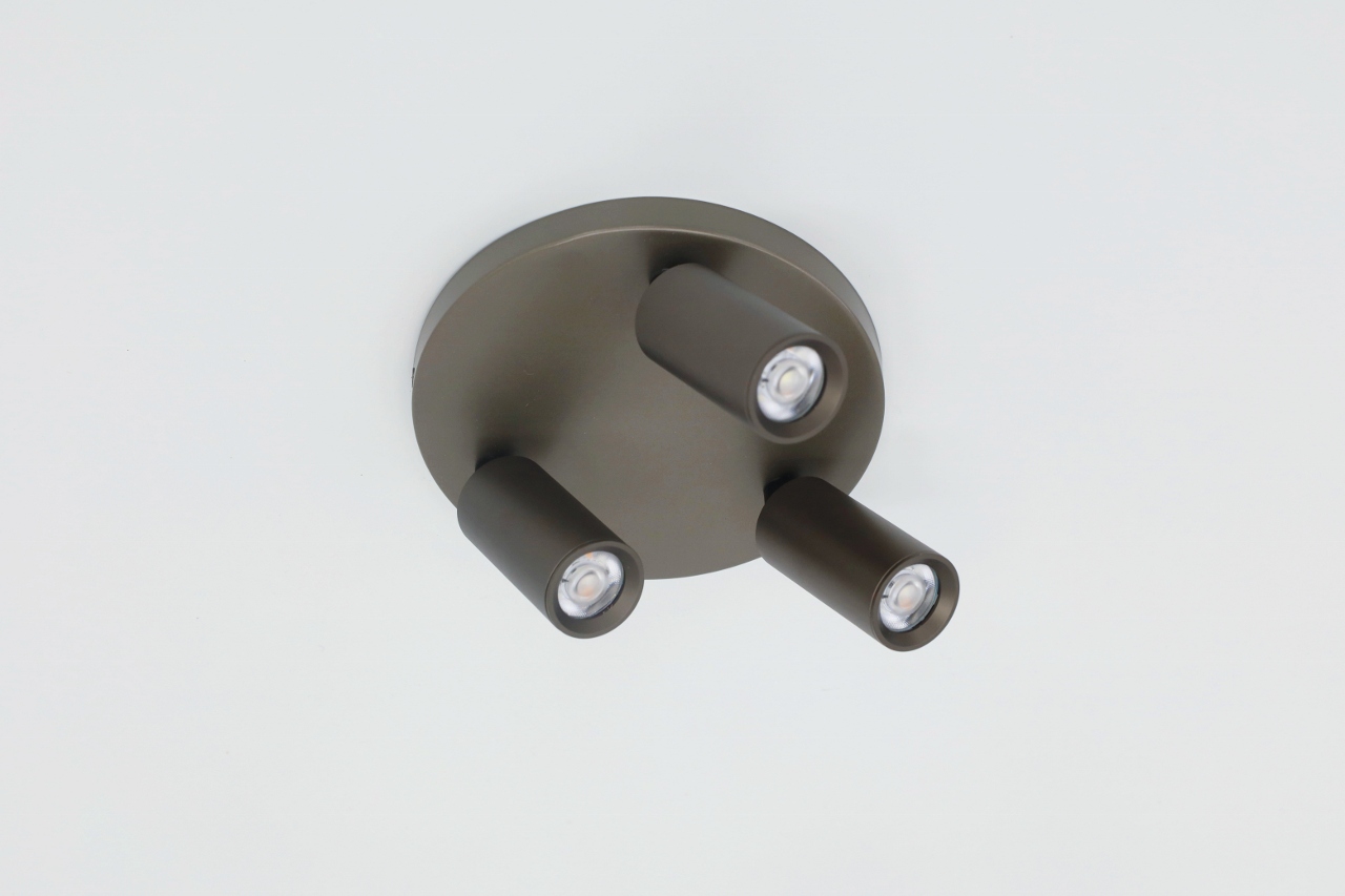 Strakke opbouwspot CHIRA 3-lichts | Brons