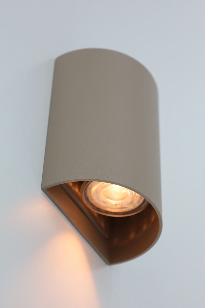 Strakke wandlamp HERA | Zand