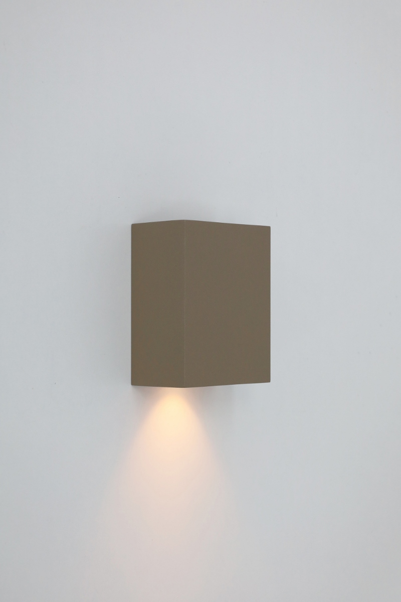 Strakke wandlamp EROS | Zand
