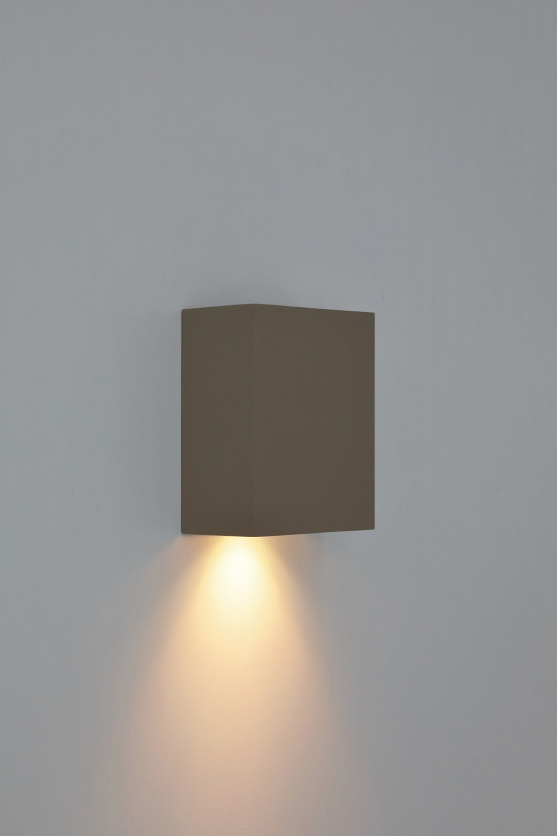 Strakke wandlamp EROS | Zand