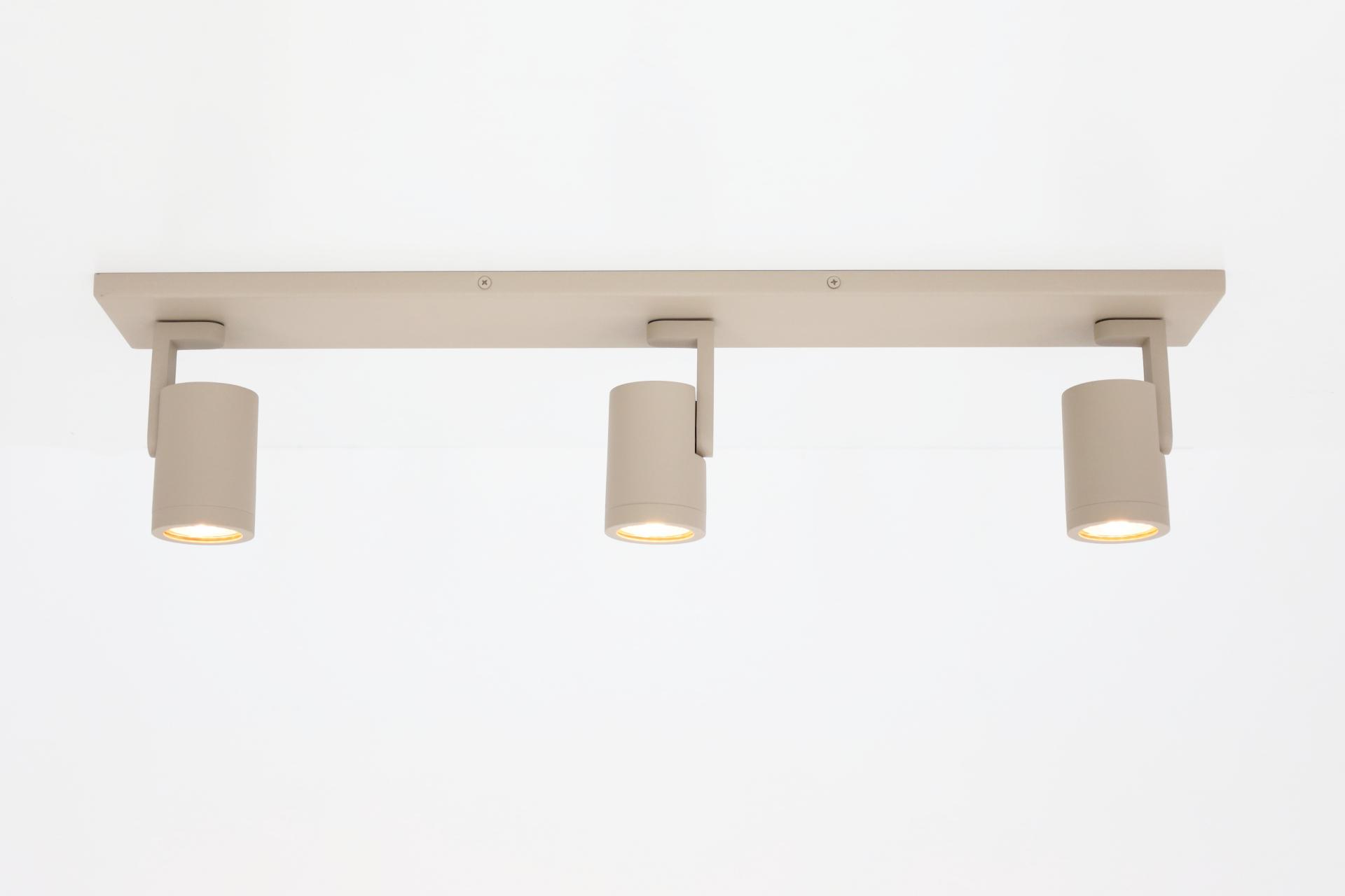 Strakke opbouwspot SCOOP 3-lichts balk | Zand