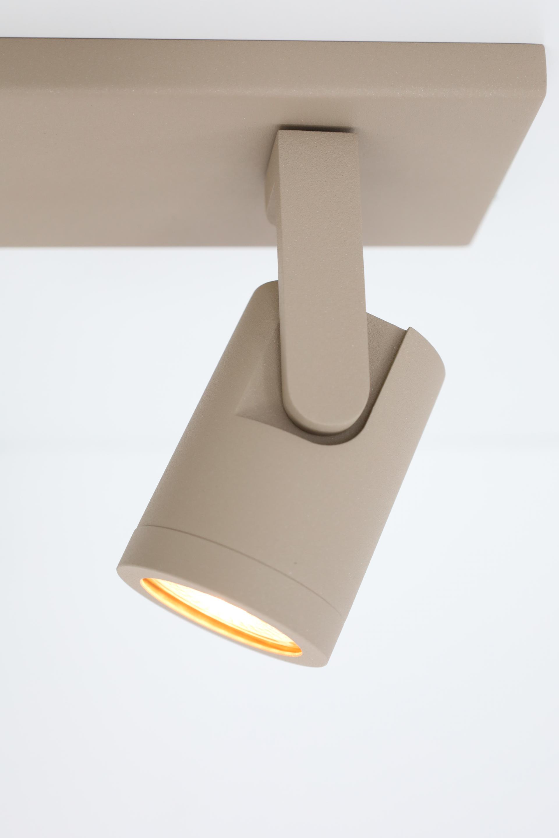 Strakke opbouwspot SCOOP 3-lichts balk | Zand