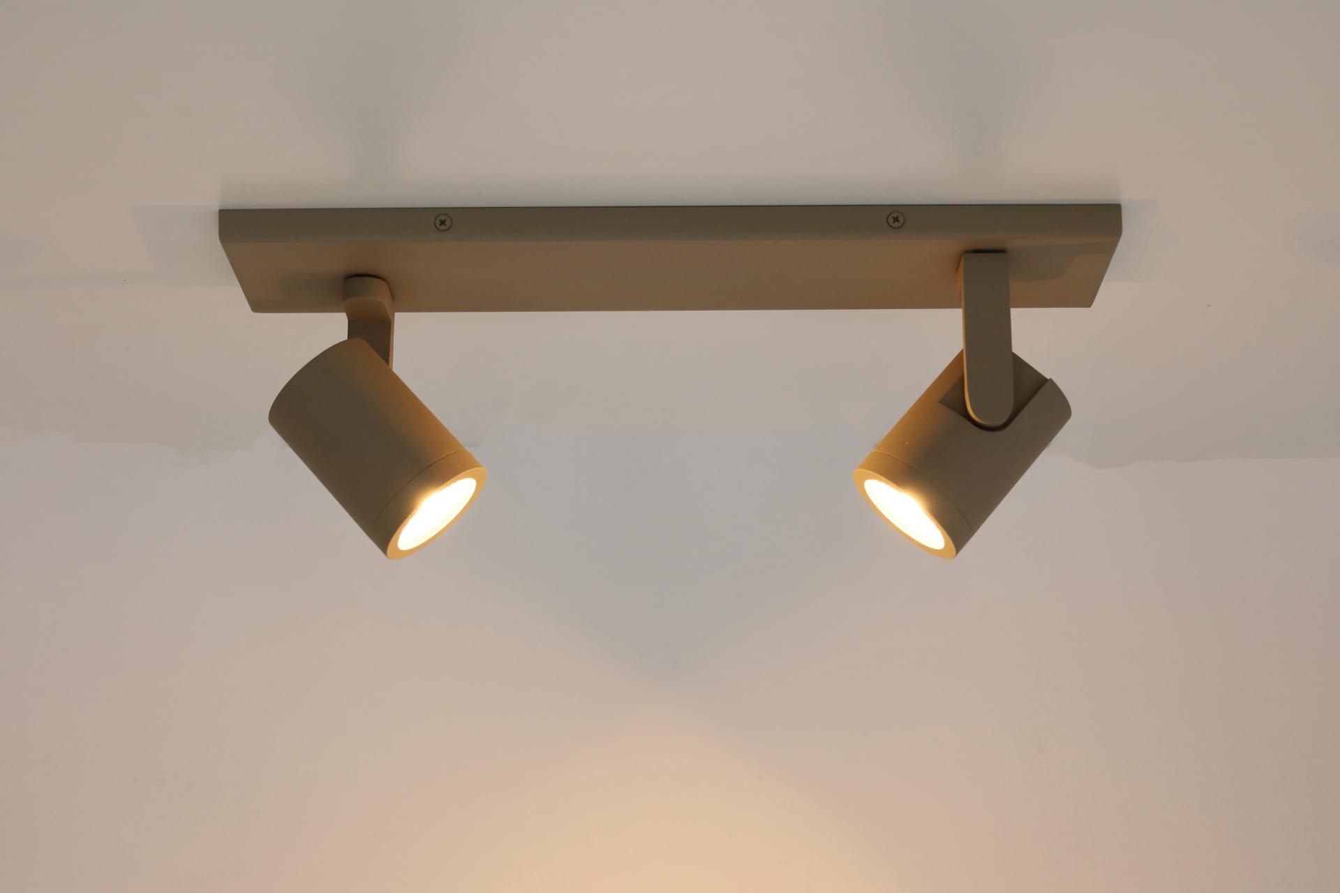 Strakke opbouwspot SCOOP 2-lichts balk | Zand