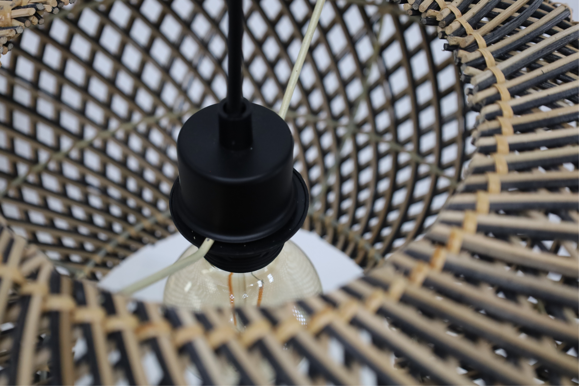 Stijlvolle hanglamp STRIPES zwart/rotan | Ø 50 cm
