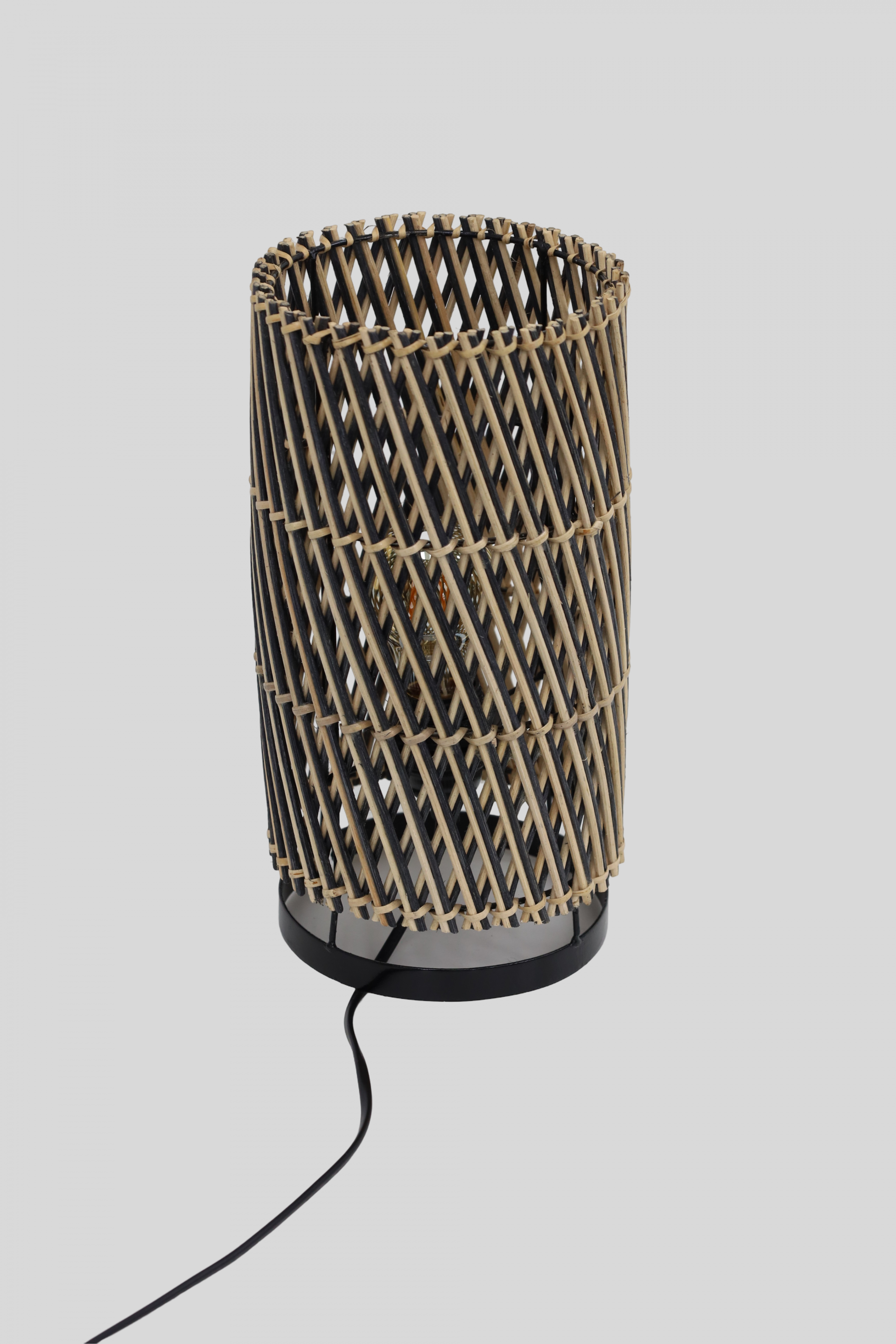 Stijlvolle stalamp STRIPES zwart/rotan | Ø 15 cm