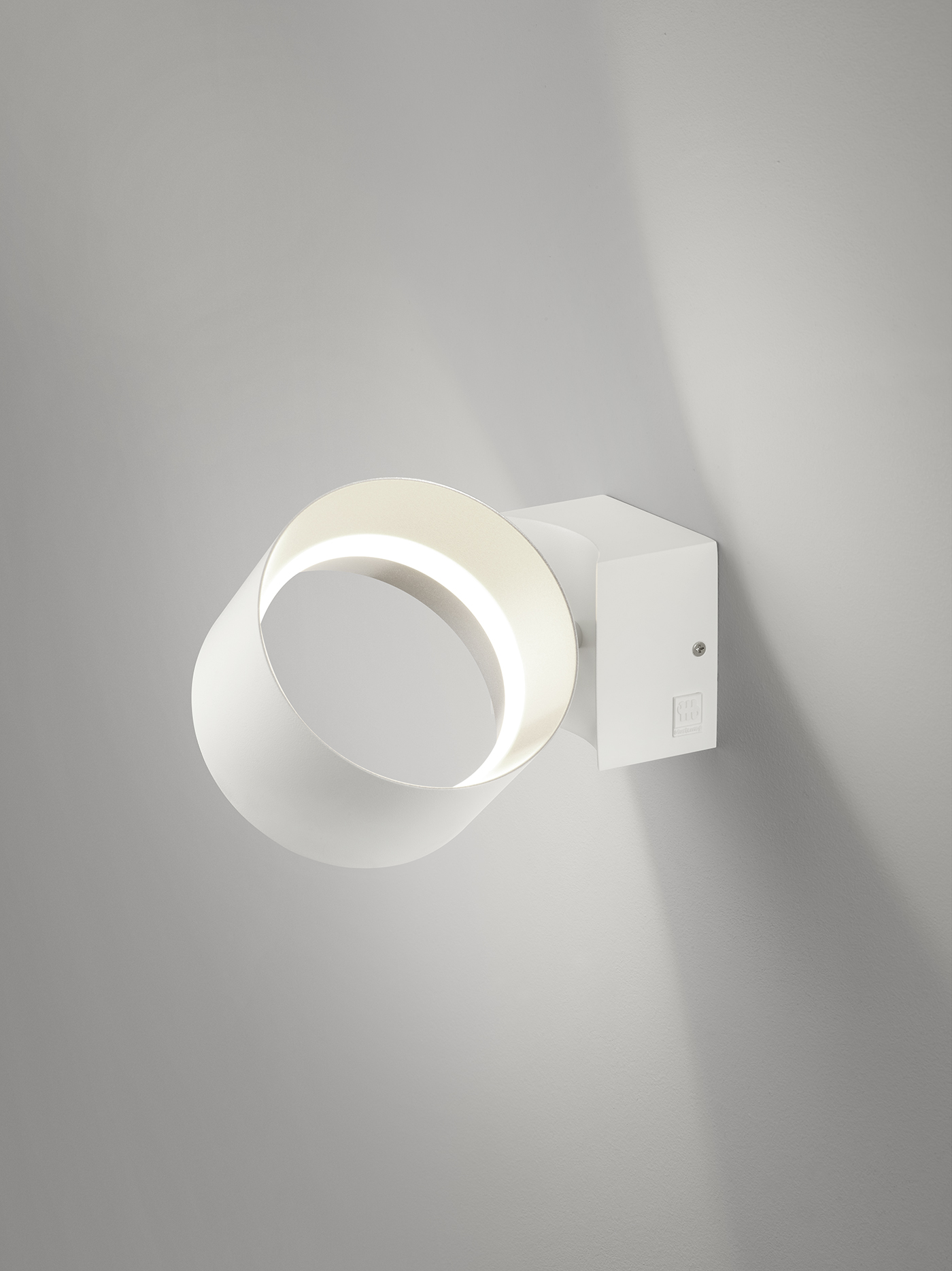 Musterring stijlvolle wandlamp LOOP | Wit