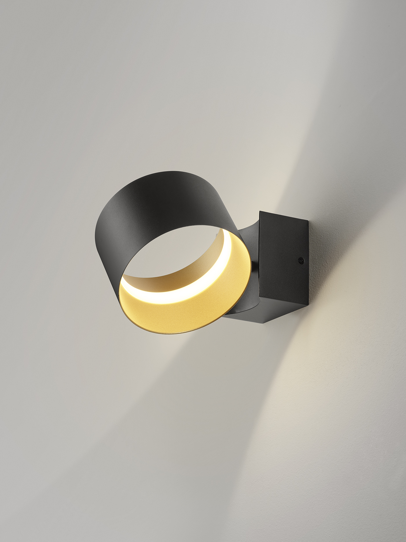 Musterring stijlvolle wandlamp LOOP | Zwart / Goud