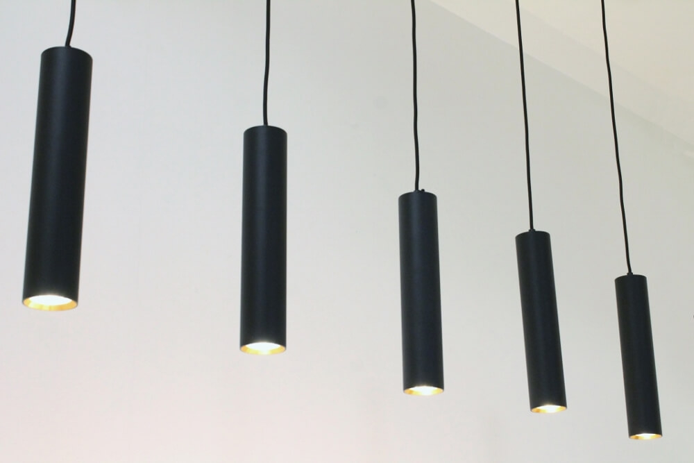 Minimalistische koker hanglamp RUNNY 5-lichts 130x8 cm | Zwart / Goud