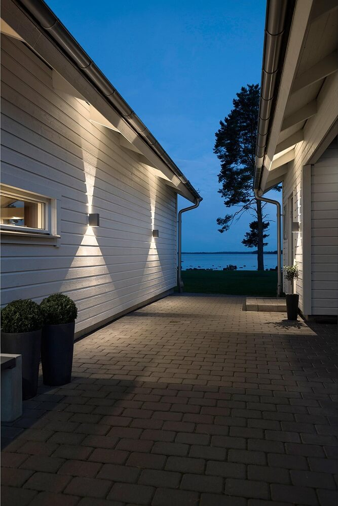 Vierkante LED buitenlamp ARRIGO met licht-donker sensor | Zwart
